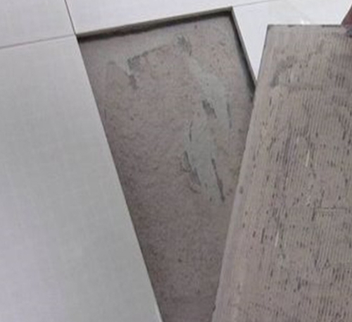 肇东瓷砖空鼓维修公司分享瓷砖铺贴时如果打浆（即涂抹在瓷砖背面和基层上的砂浆或瓷砖胶）过少，会带来以下问题